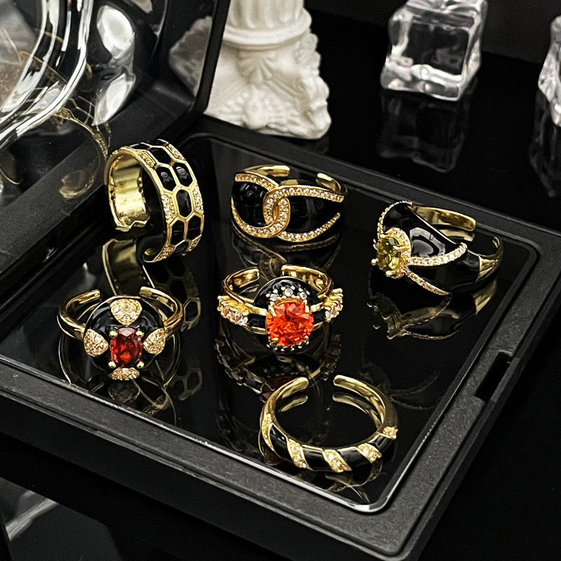 The dark, fashionable and individualistic drip-glazed ring with a touch of Chinese style is a niche design for women, exuding a light luxury and elegant aura. It is a trendy index finger ring with a court style Specification drawing