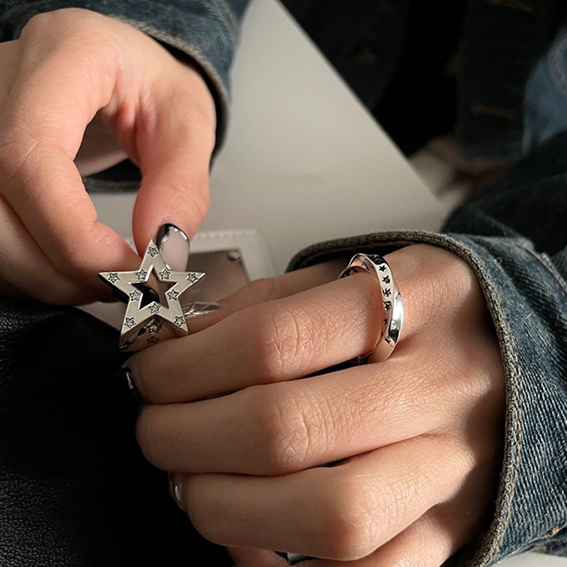 Mobius strip open ring, cool and niche design, retro personality, hollowed-out star couple index finger ring Specification drawing