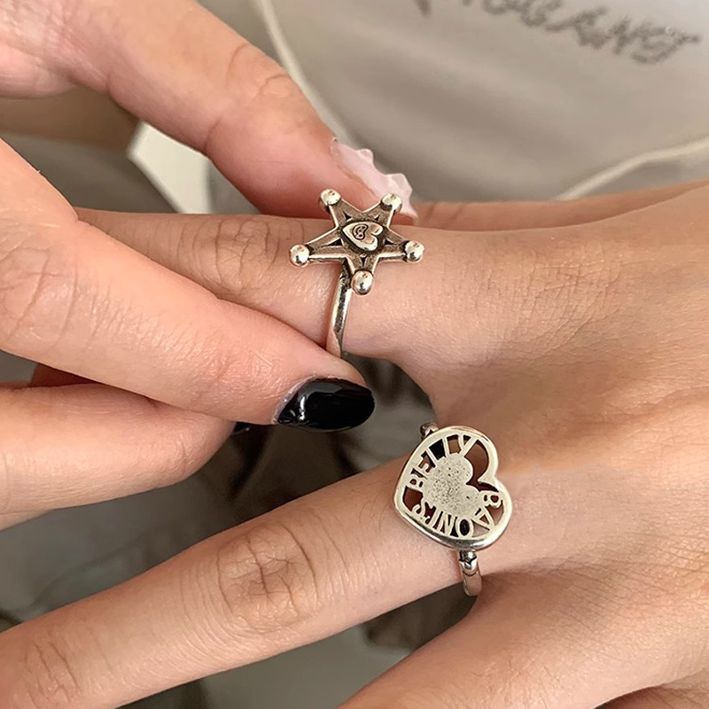 A niche design, retro and aged heart-shaped ring, with a unique, sweet and cool style, fashionable autumn and winter accessory, a five-pointed star opening ring details Picture