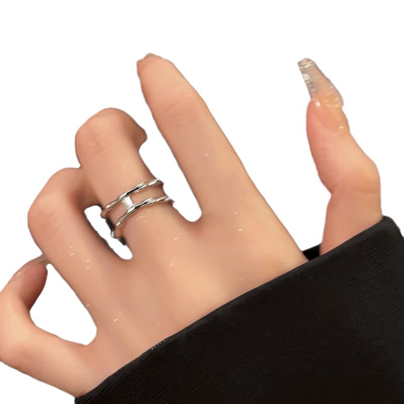 This niche design exudes a sense of sophistication and is versatile. It features a light luxury and exquisite combination of full diamonds and bamboo joints. The open-top ring with double-layer layering is a trend Item Picture