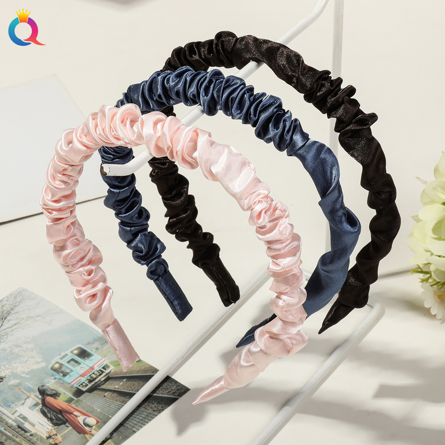 Qiyue Foreign Trade's stylish and versatile pleated hair bands, plush rabbit ears, children's hair clips, bb clips, headbands, and hair accessories Application Scenario