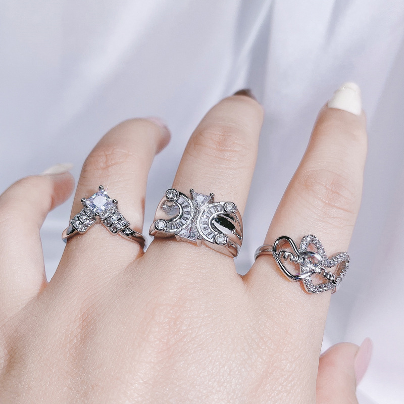 This irregular heart-shaped diamond index finger ring exudes a sense of luxury and sophistication for women. It features an ins style and is fashionable and versatile Specification drawing