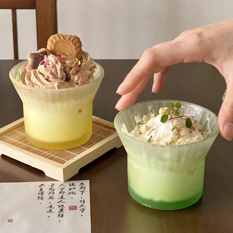 Ear-hanging coffee cup, glass cup, creative high-end gradient color vertical pattern glass cup, latte cup, household cold drink cup, water cup details Picture