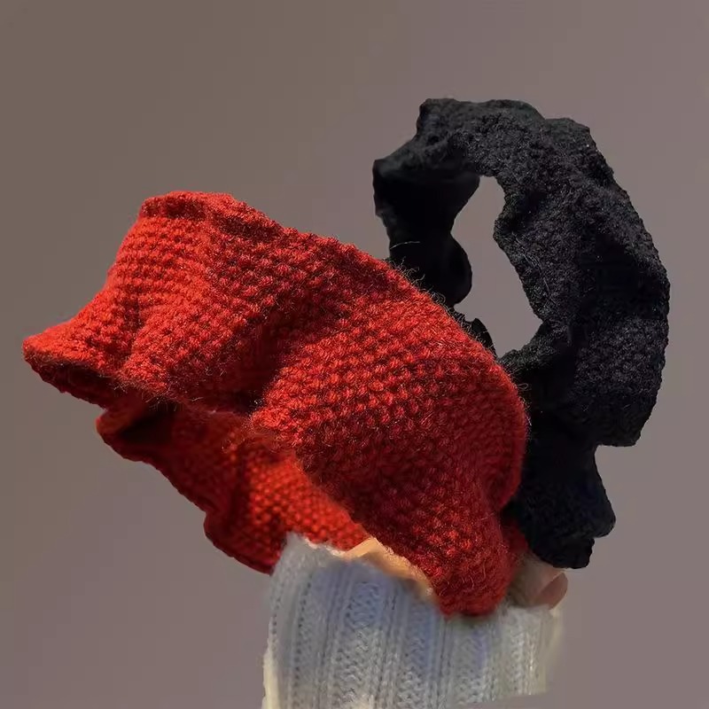 Ankela Red knitted pleated New Year Red hairband Spring/Summer New Style High-end woolen headband Women's retro hairpin Application Scenario