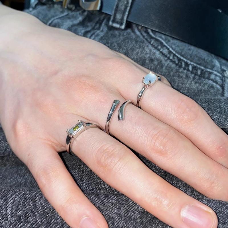 Cross-minimalist Instagram trendy and niche design open ring, a neutral and cold style for women, a fashionable and individualistic ring Specification drawing