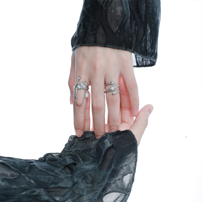 Korean-style pearl chain open ring, a niche design for women, with an irregular and cold style, fashionable and individual index finger ring full figure