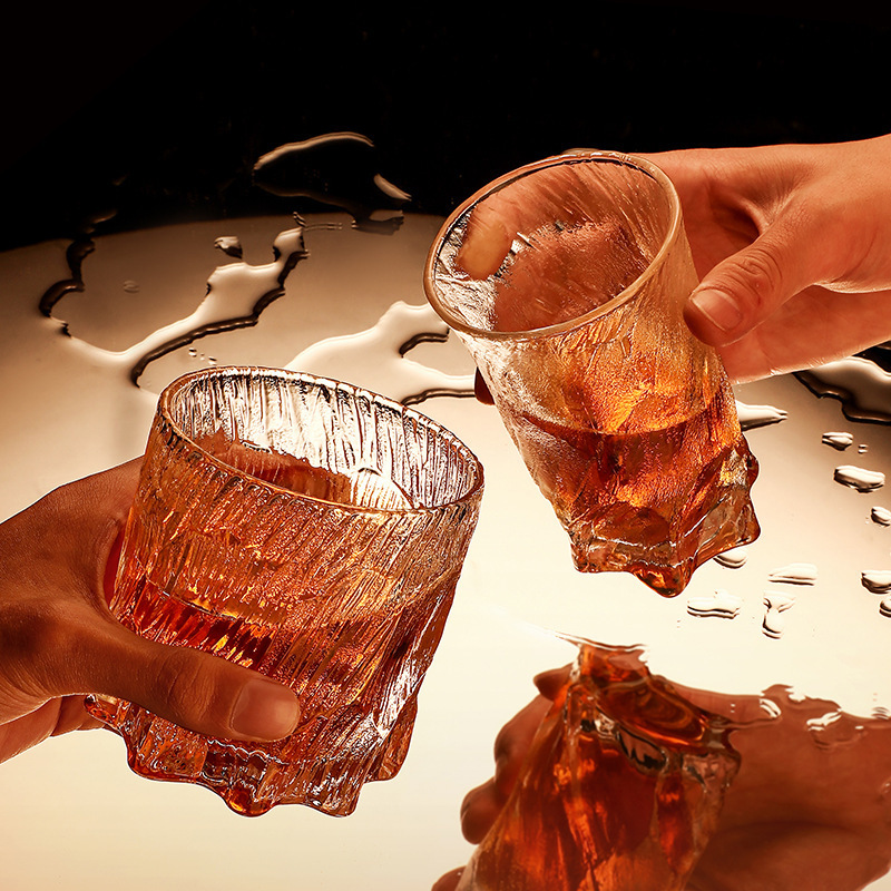 Wholesale of high-appearance-level black ice cups, glacial-patterned glass cups, retro rock cups, household glass whisky wine glasses and water cups full figure