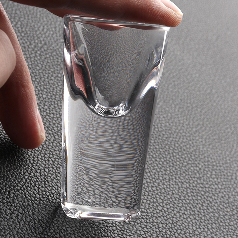 Square-bottomed thick-bottomed glass liquor cup, 100 milliliters, square-bottomed wine divider, small wine glass, one-sip wine measuring vessel, wine divider pot details Picture