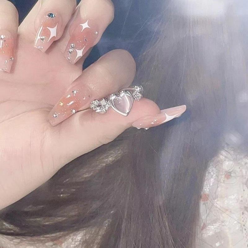 Korean-style sweet heart-shaped butterfly opening ring for women, with a fresh and unique charm, exquisite and light luxury, adjustable index finger ring trend Application Scenario