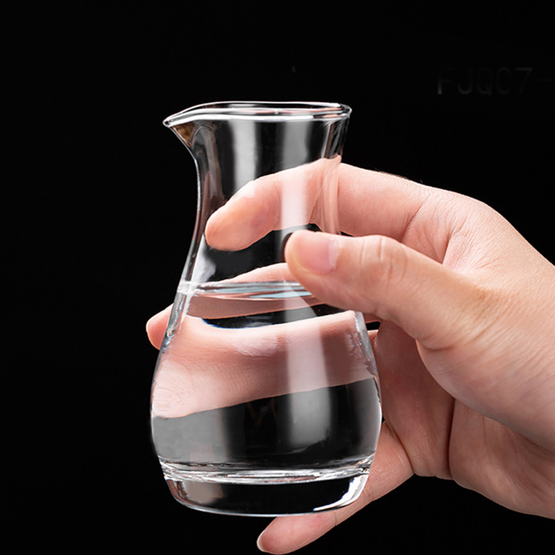 Green apple handless glass wine divider, white spirit graduated public cup, large capacity red wine divider Application Scenario