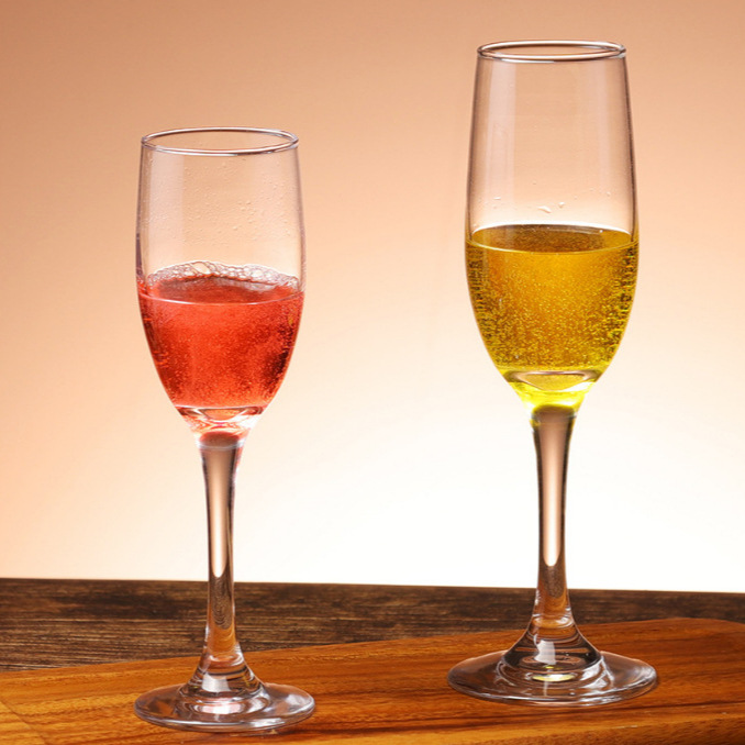 Crystal glass highball glass, sparkling wine glass, crystal glass champagne glass, classical European wine cocktail glass details Picture