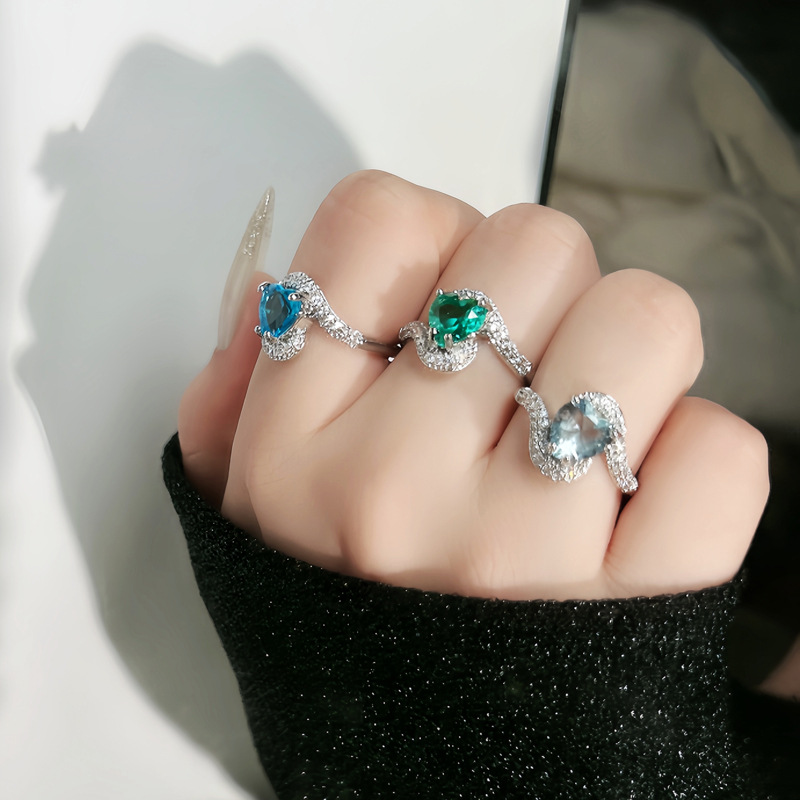 The exquisite and light luxury Ocean Heart blue heart-shaped open ring for women, with a cold and elegant touch Application Scenario