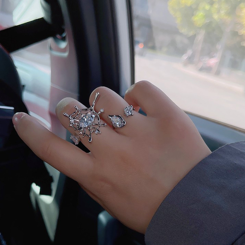 The ring is a high-end, niche design for women. It is a delicate, fashionable, individual and light luxury index finger ring with a cold style full figure