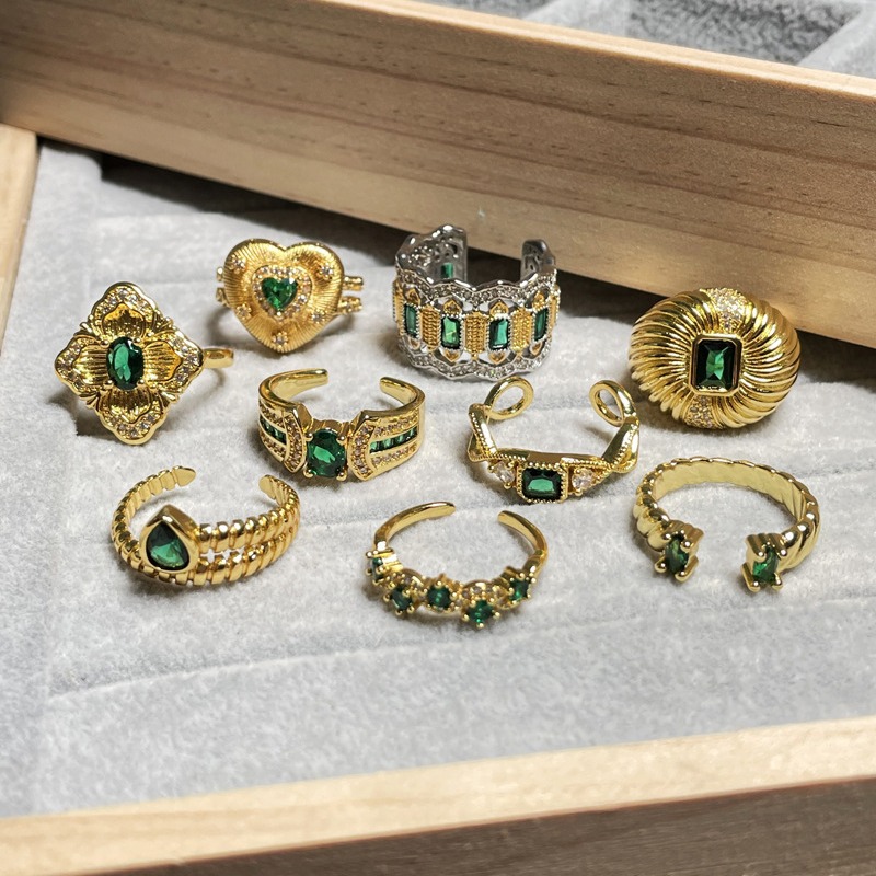 French retro light luxury imitation emerald micro-inlaid ring for women, ancient court style texture, high-end feel, cold style ring details Picture