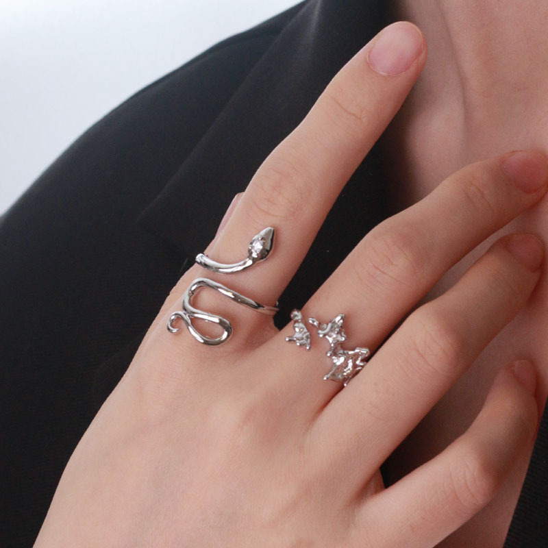 The snake-shaped multi-layer lava thorny open ring is a niche design for women, exuding a sense of sophistication and individuality. It's a super cool and trendy ring for hot girls and Internet celebrities full figure