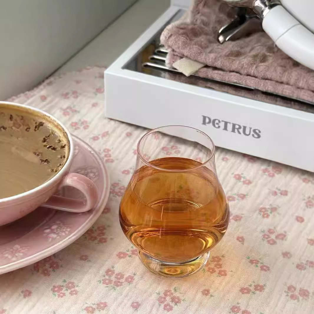 French-style aroma cups, niche private collection of Chinese-style whisky cups, pure drink wine glasses, Western-style wine glasses, glass cups Application Scenario