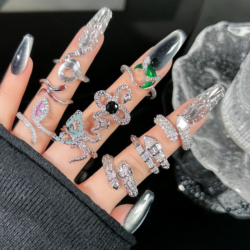 Retro gothic dark style unique snake personality ring, women's niche design sense, neutral style versatile ring, cool and trendy details Picture