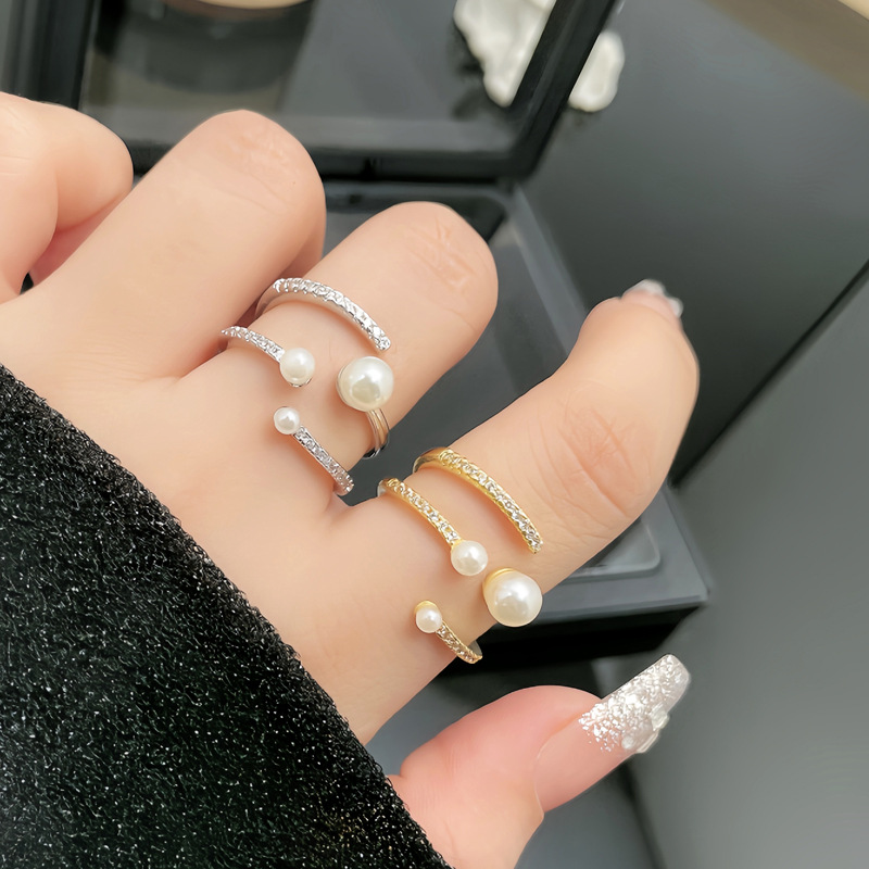 Pearl ring, a fashionable and individualistic design on Instagram, is light luxury, simple and exquisite, with a sweet and cool temperament. It's an open-mouth edible ring details Picture