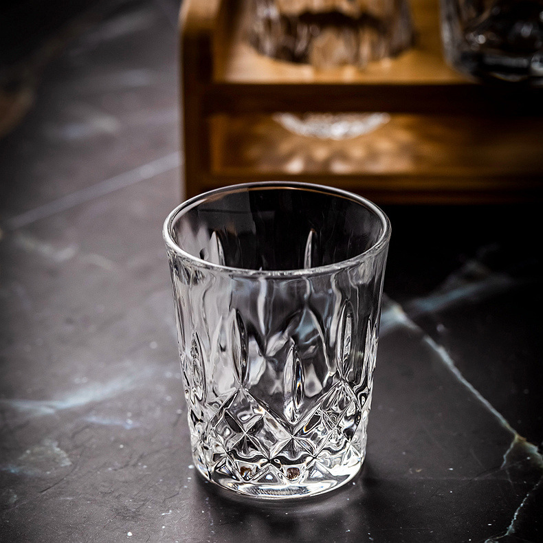 Amazon embossed glass one or two spirits cups, small goblet to swallow in one gulp, engraved 50ml household drinking white spirit cups full figure