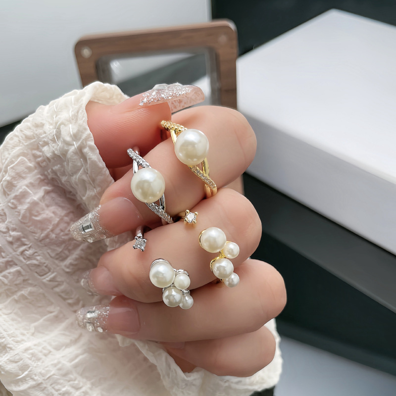 Simple and elegant, the same style as Internet celebrities, light luxury and high-end pearl open ring, a rare and exquisite Korean version ring for women on Instagram Application Scenario