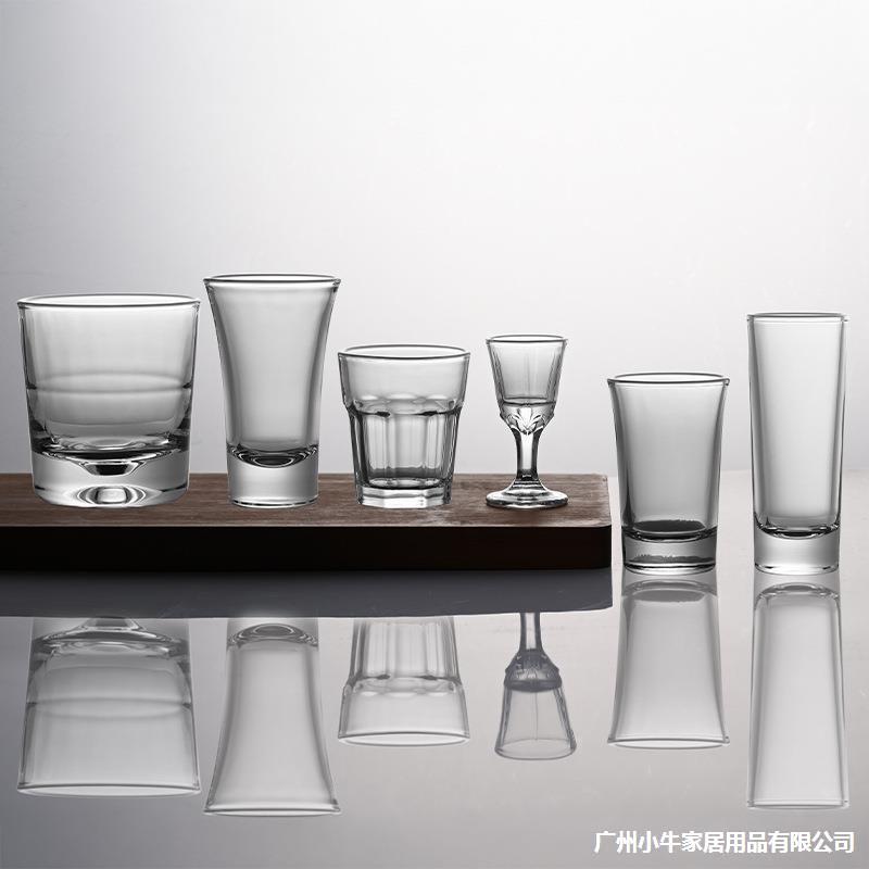 Transparent heart-shaped cup, glass white spirit cup with thickened bottom, hotel bar, tall small wine glass, wine ware, strong spirits, one-sip cup Specification drawing
