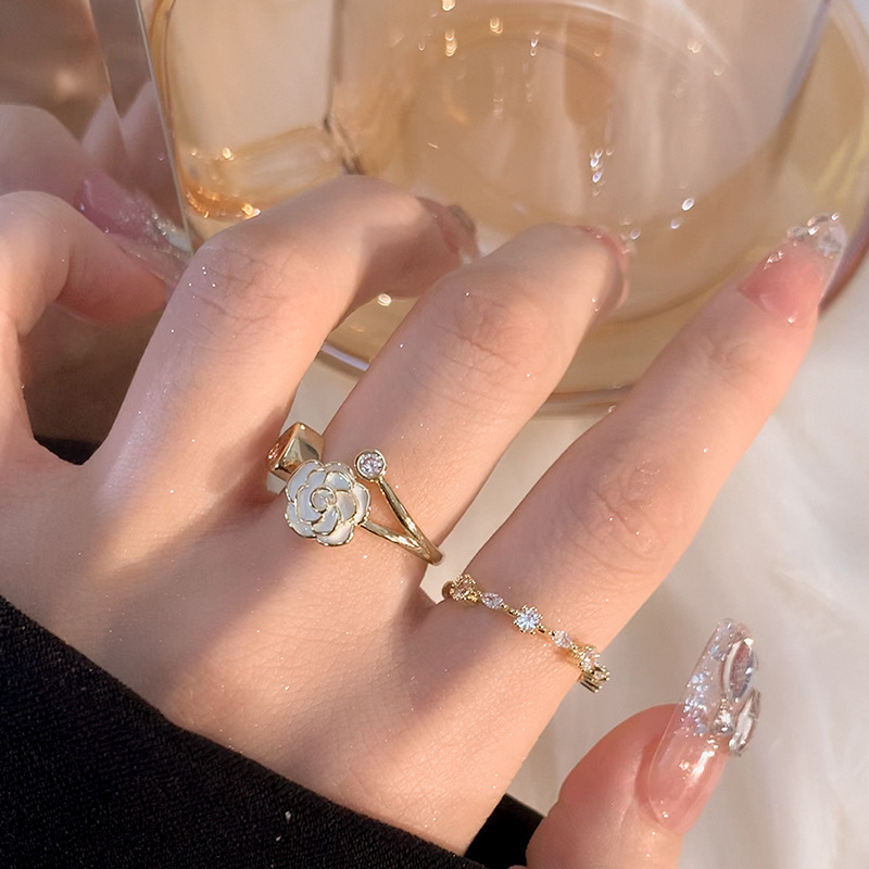 Camellia heart-shaped opening ring for women, a niche design, high-end tail ring, light luxury ring, simple and elegant index finger ring Application Scenario