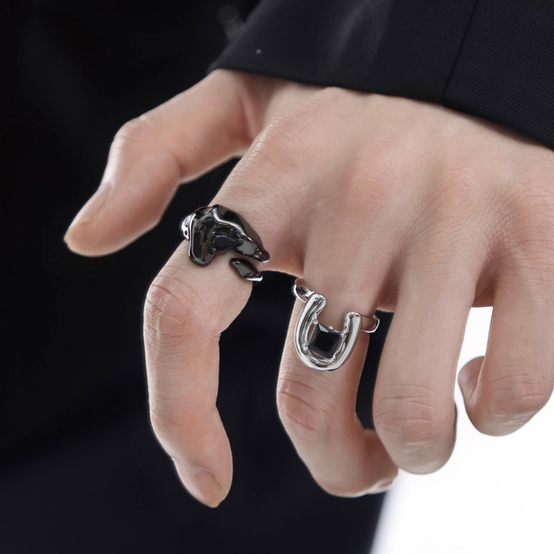 A niche design sense black zircon open ring for women on Instagram, dark and cool, irregular geometric diamond-encrusted food ring full figure