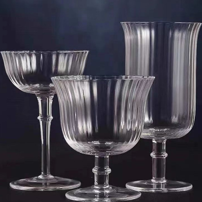 Creative striped short-legged long drink cup, bar striped juice cup, cold drink cup, beverage cup, wavy cocktail cup Application Scenario