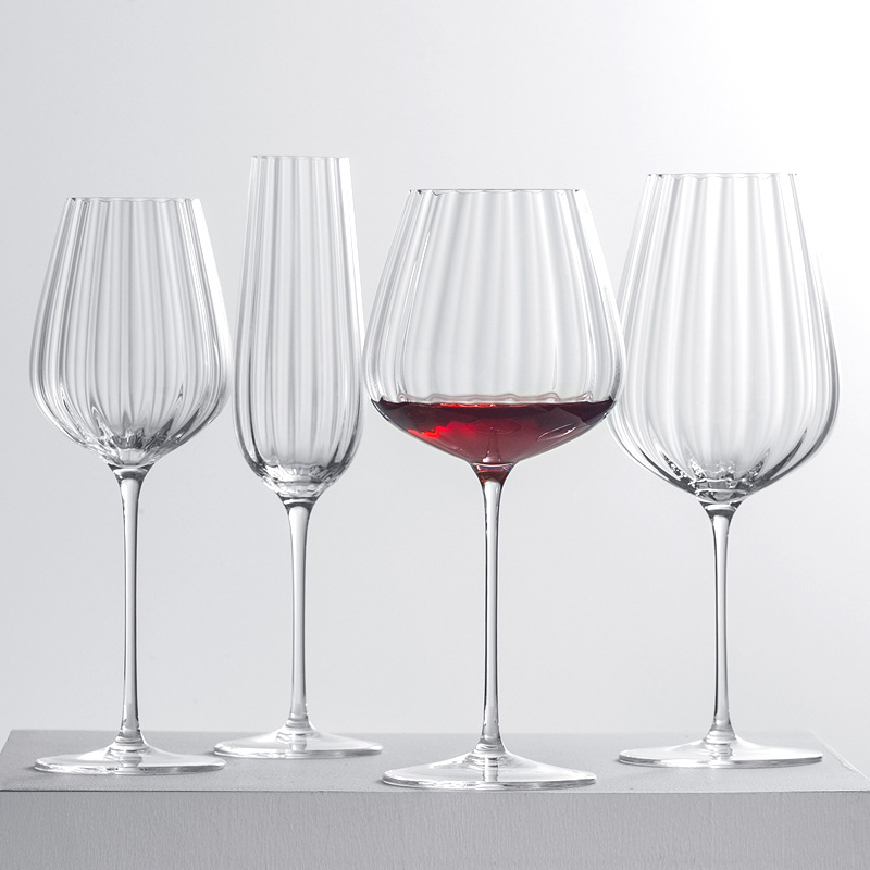 A set of high-end vertical striped glass goblets with a sense of luxury, commercial wine glasses for hotels Application Scenario