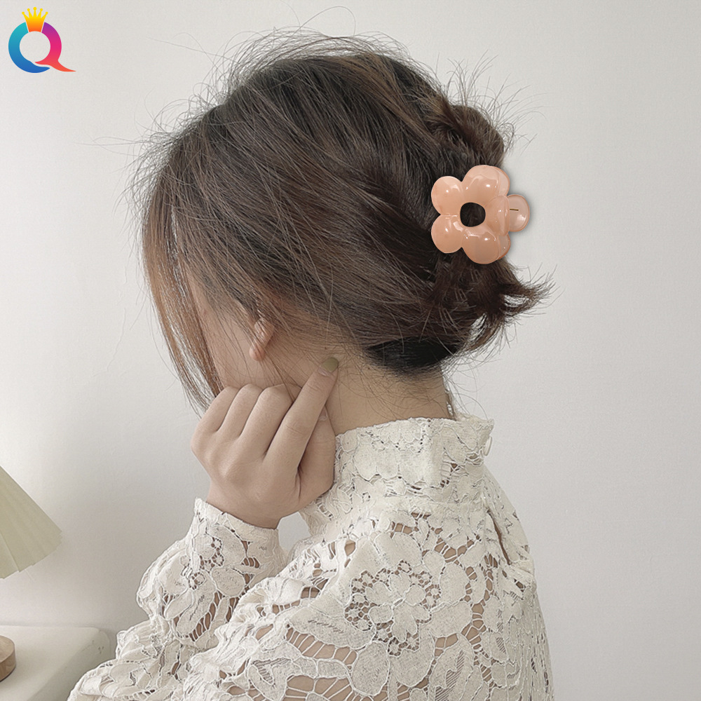 The Qiyue Korean version jelly-colored flower hairpin is simple, sweet and elegant. It is a versatile shark hairpin for updo at the back of the head Specification drawing