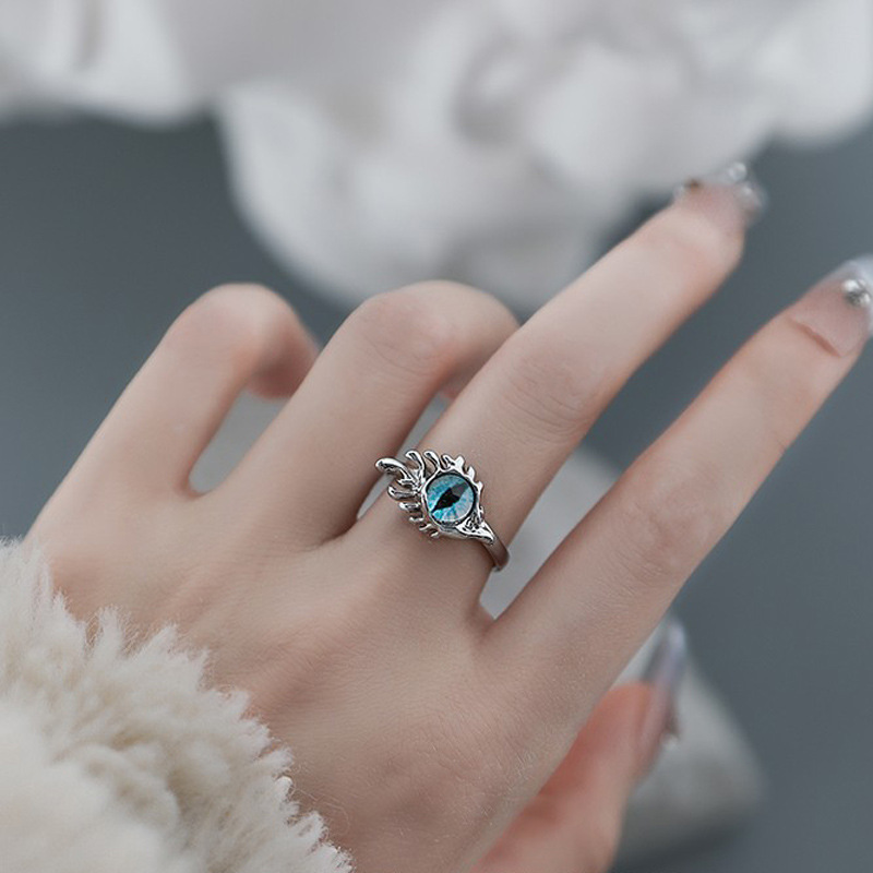 The Devil's Eye Open Ring, a niche design for women's cat's eye, exudes a sense of sophistication. It's an Instendors-style, exquisite and fashionable index finger ring trend full figure