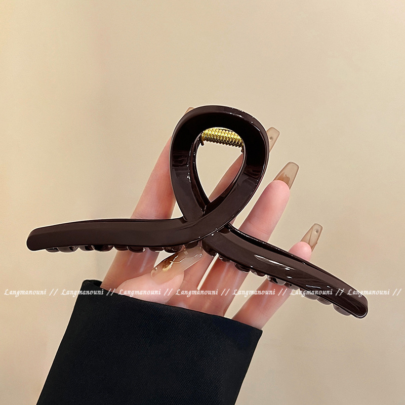 Simple cross-grip hairpin for women with a high-end look 2025 new spring/Summer style, large hair volume shark clip hairpin at the back of the head details Picture