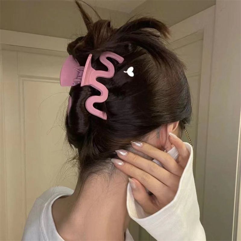 2025 New extra-large jelly-colored M-letter grabber wavy line hairpin, high-end updo shark clip details Picture