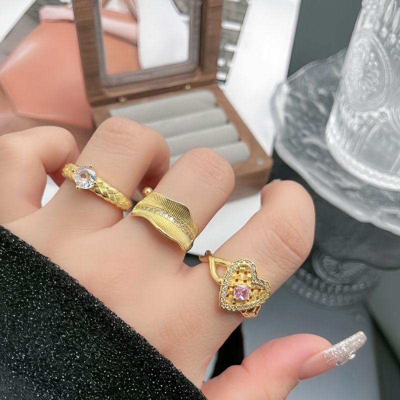A cross-border best-selling light luxury retro fashion brushed woven heart-shaped opening ring, a simple and elegant layering ring for women Application Scenario