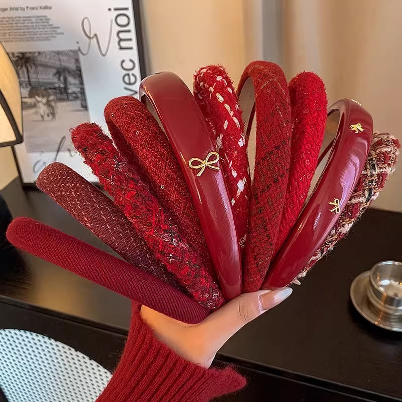 Ankela red hairband for women's spring and summer, a high-end Korean Christmas red hairband with letter bow headband for women full figure