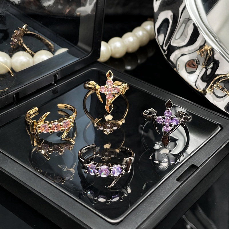 Dark style irregular cross geometric opening ring, neutral style versatile and niche design hip-hop couple ring Application Scenario