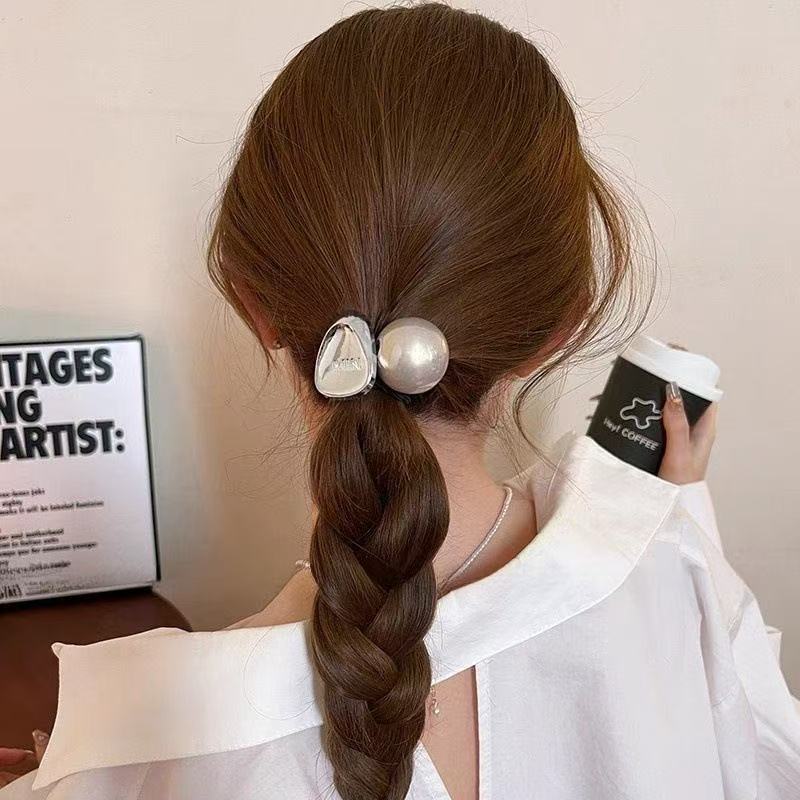 High-elasticity beaded hair tie for women, new high ponytail bun hair band, high-elasticity fashionable hair tie Application Scenario