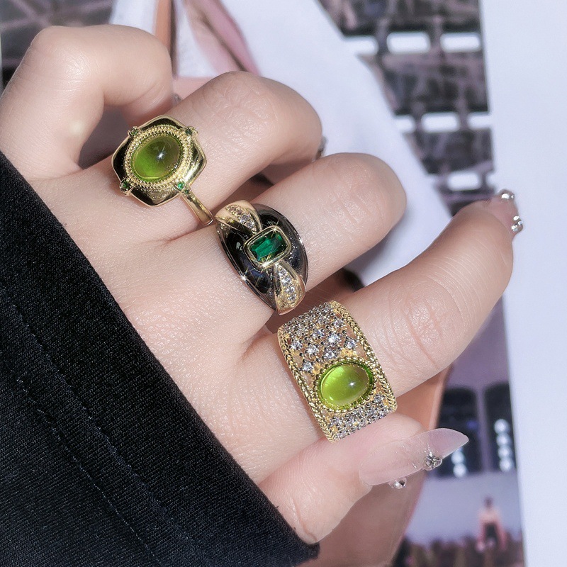 The golden retro court-style ring, a niche design for women with an open ring, exudes a sense of light luxury and sophistication, and is a fashionable and individual ring trend Application Scenario