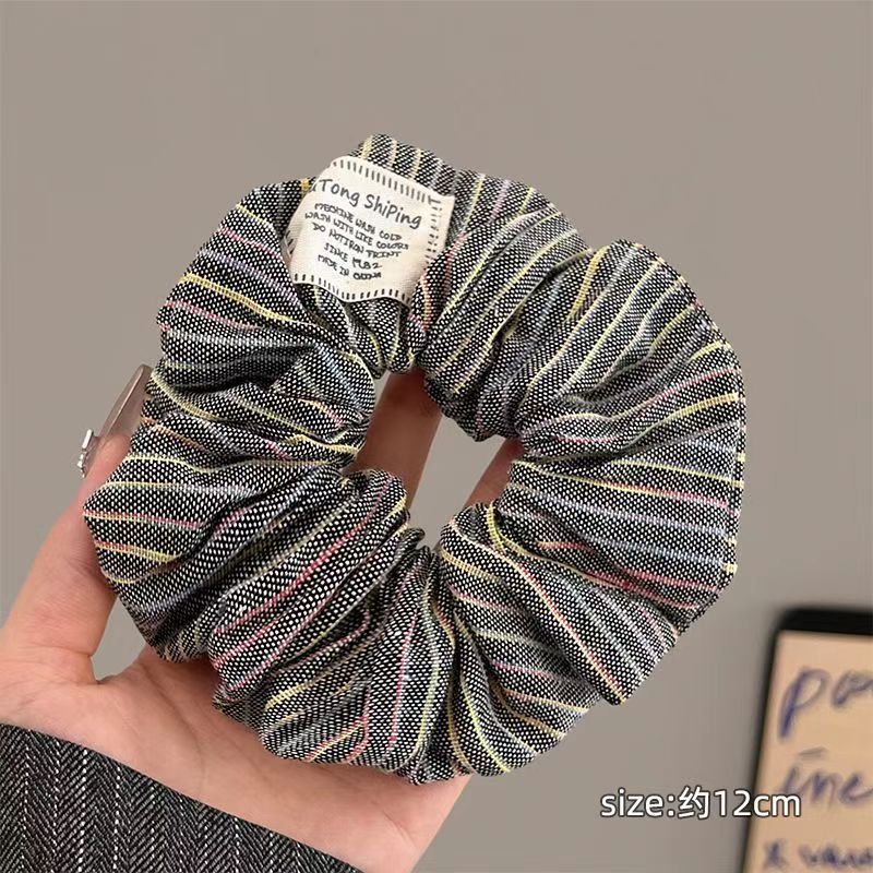 New cotton and linen fabric striped large intestine hair band, girls' bun hair tie, wide-edge large intestine band, simple fabric label headpiece Application Scenario