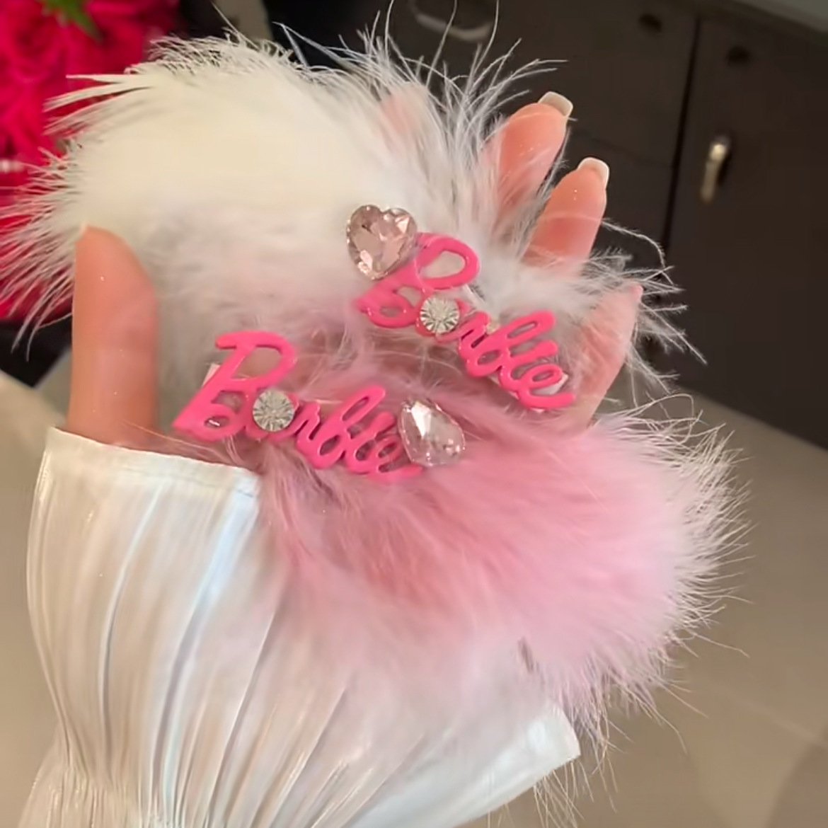 Barbie Princess Sweet and Cool style feather hair clip for women Spring and Summer new diamond-encrusted letter side hair clip with a high-end look Specification drawing