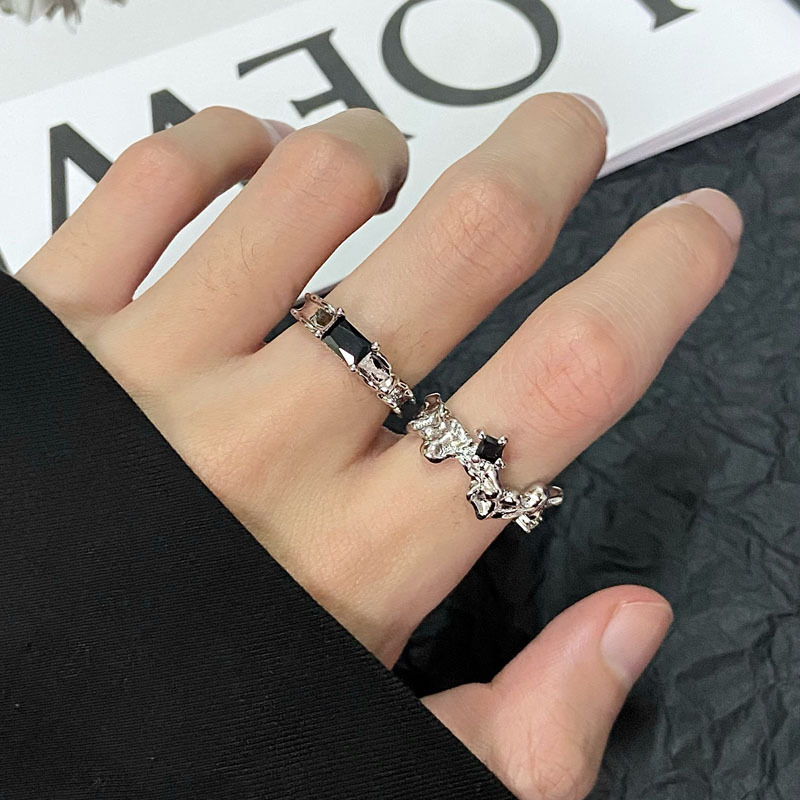 This versatile, irregular-textured zircon niche design ring is a cool and stylish, individualistic open-mouthed index finger ring details Picture