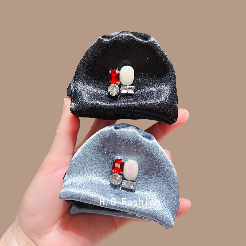 The Korean version of the handbag features a water diamond clipper with a niche design and a high-end feel. It has a half-tied updo shark clip at the back of the head Specification drawing