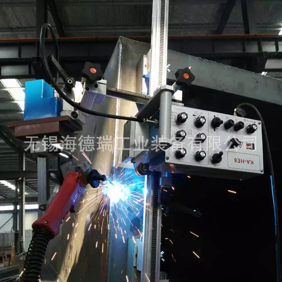 The carbon steel plate of the straight rail type welding trolley is connected to the box of the straight welding machine, and it is a two-gauge straight welding trolley Application Scenario