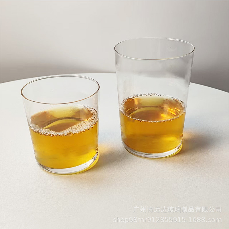 Slanting Collins cup, whisky cup, ice hockey cup, coffee cup, ice Americano, ins thin and transparent cocktail mixing glass full figure