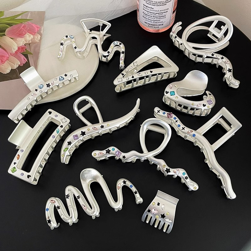 Silver metal little star hair clip for women, y2k sweet and cool style metal grab hair accessory, high-end shark clip hair clip Specification drawing