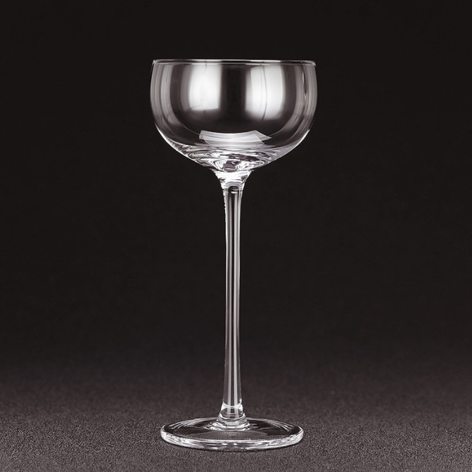 Modern, simple and creative tall restaurant, wide-mouthed glass, tall and elegant appearance, slightly tipsy cocktail tower, champagne cocktail glass Specification drawing