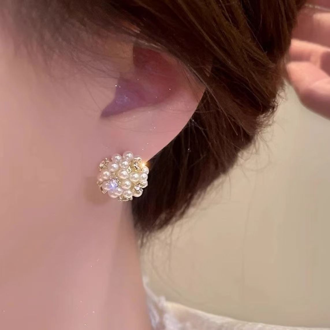 Small and exquisite zircon pearl stud earrings 2025 new style simple and elegant earrings, versatile and high-end earrings Application Scenario