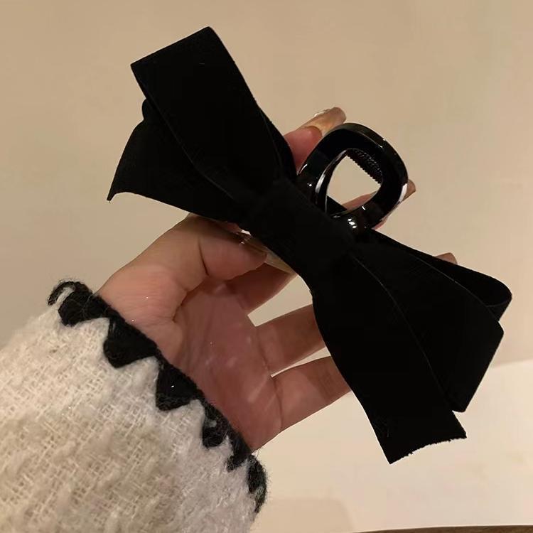 Hepburn style black velvet bow grappling clip for women's spring and summer, large back head flocked hairpin, high-end shark clip full figure