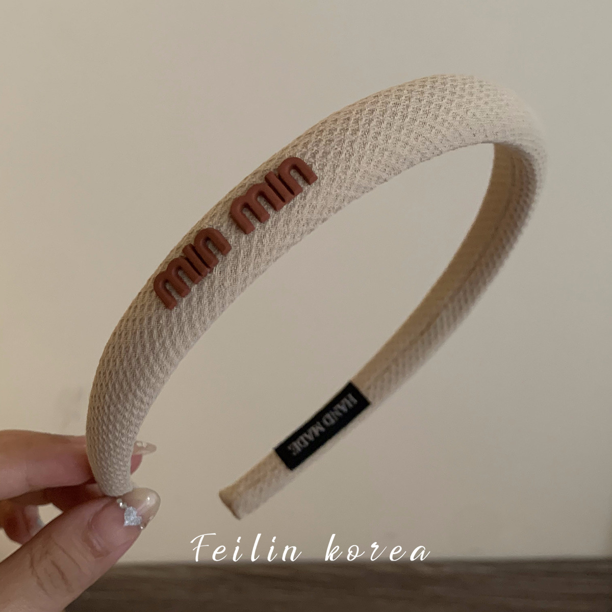 Korean 2025 sponge hairband women's new high-end vacation style minmin letter hairband checkered headband Application Scenario