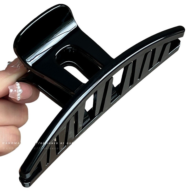 Shiny, high-end, large one-piece scratch-off clip for women, new style 2025, simple and elegant shark clip for the back of the head Item Picture